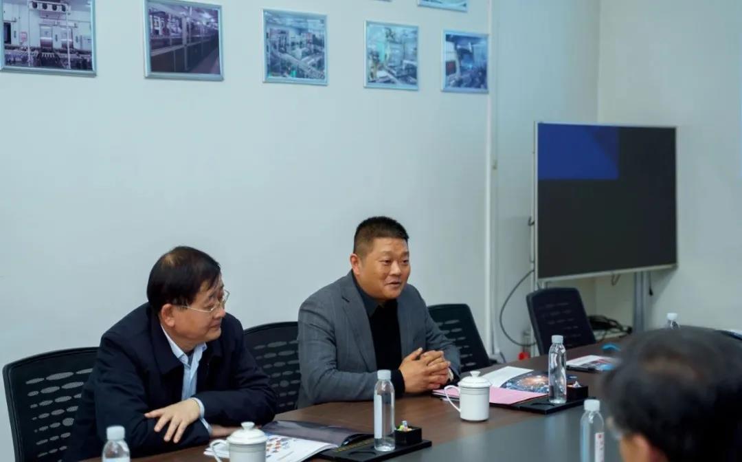 蘇州市人大常委會副主任沈國芳一行走訪調研蘇州冠科工業設備有限公司