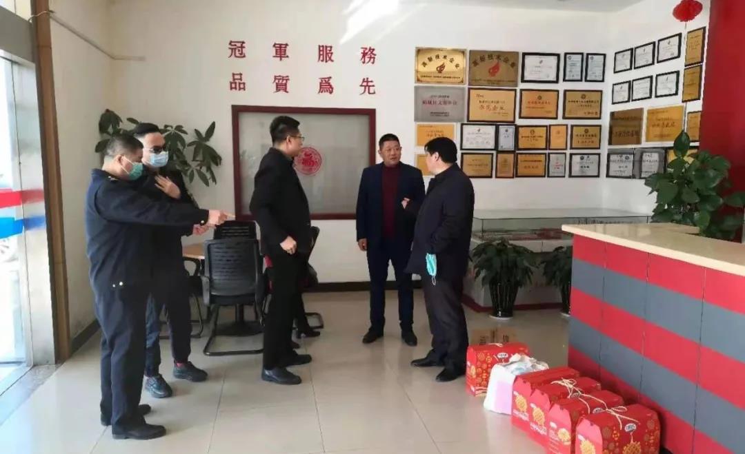 黃橋街道領導到冠科工業走訪慰問，為留蘇員工送來新春祝福
